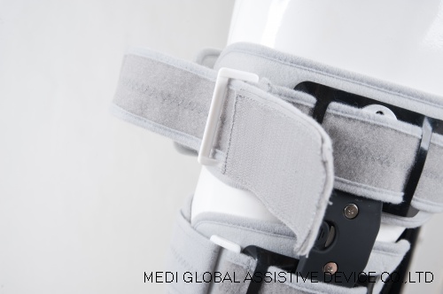 hinged knee brace